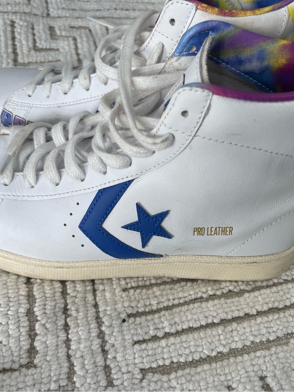 Converse mens White High-Top Sneakers with Blue Star Accent